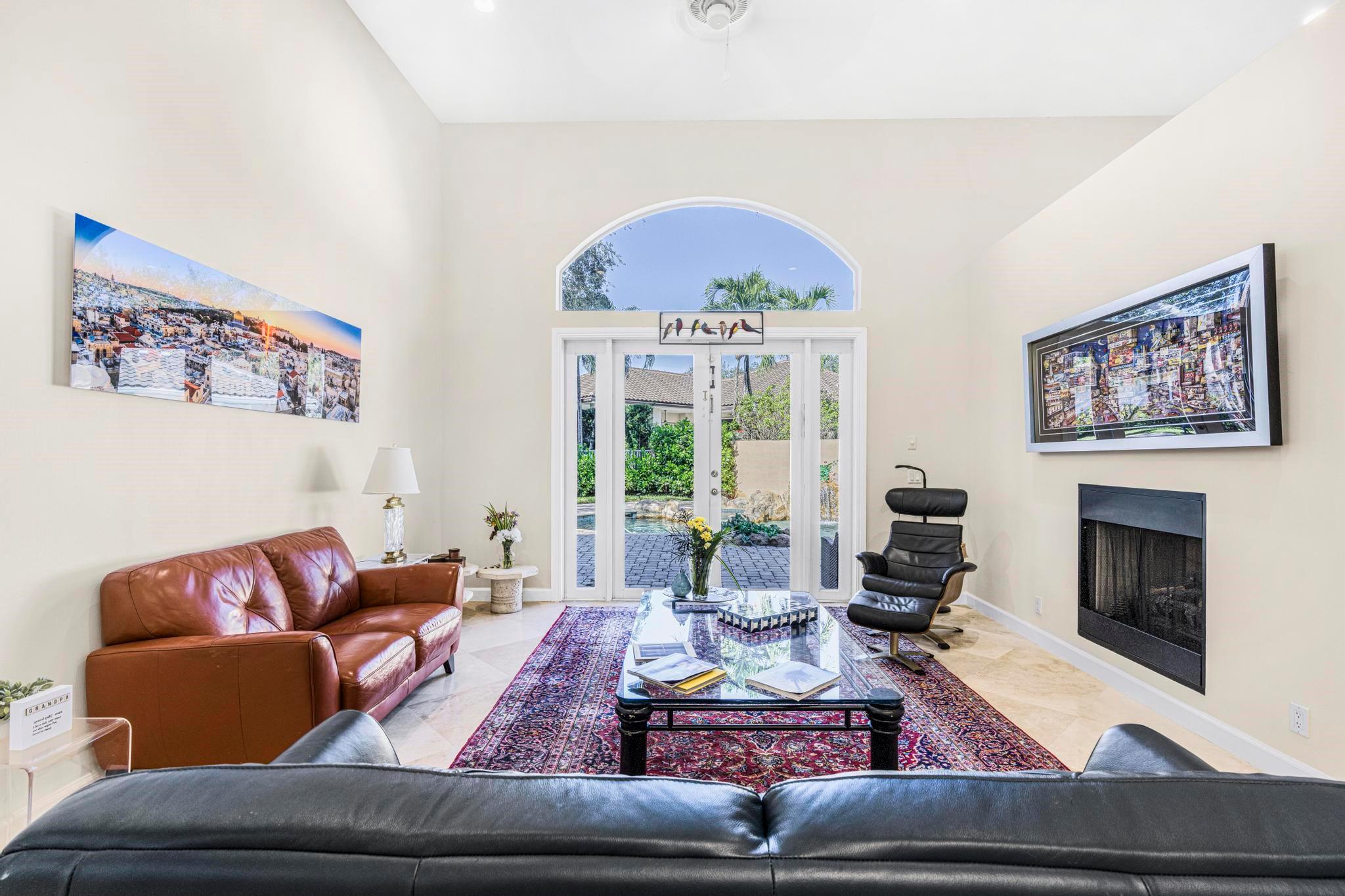 HOLLYWOOD OAKS - Residential