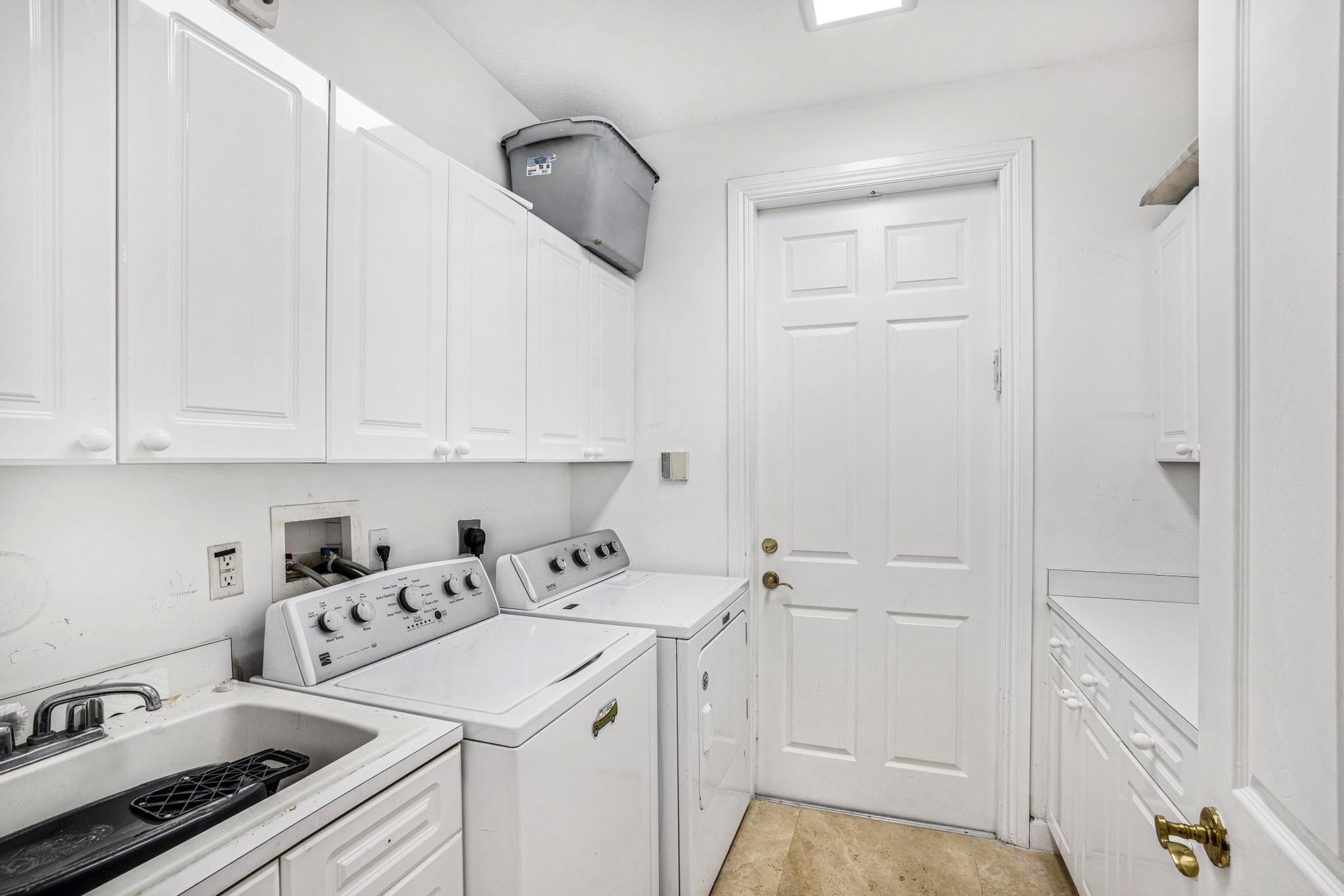 HOLLYWOOD OAKS - Residential