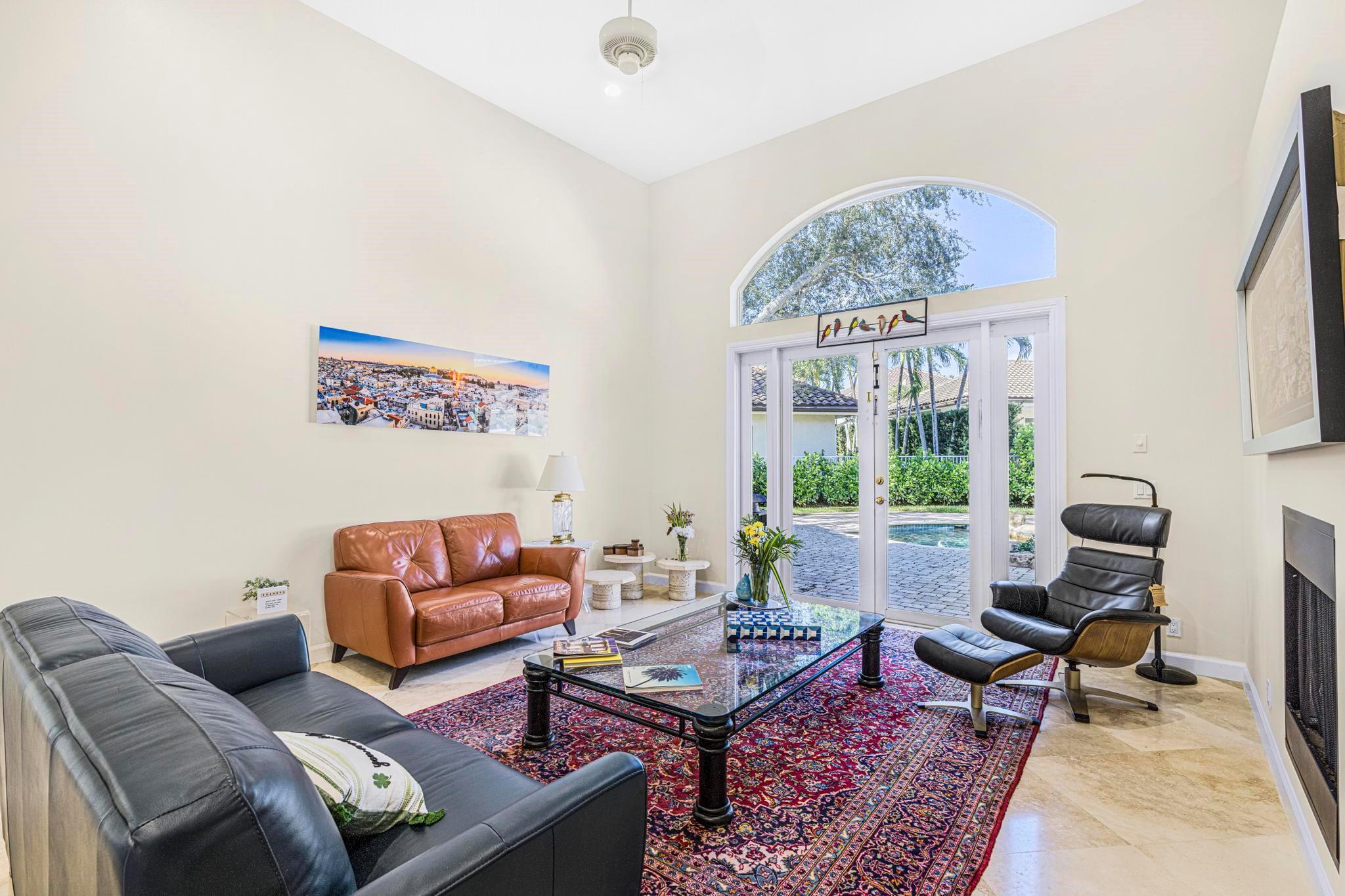 HOLLYWOOD OAKS - Residential
