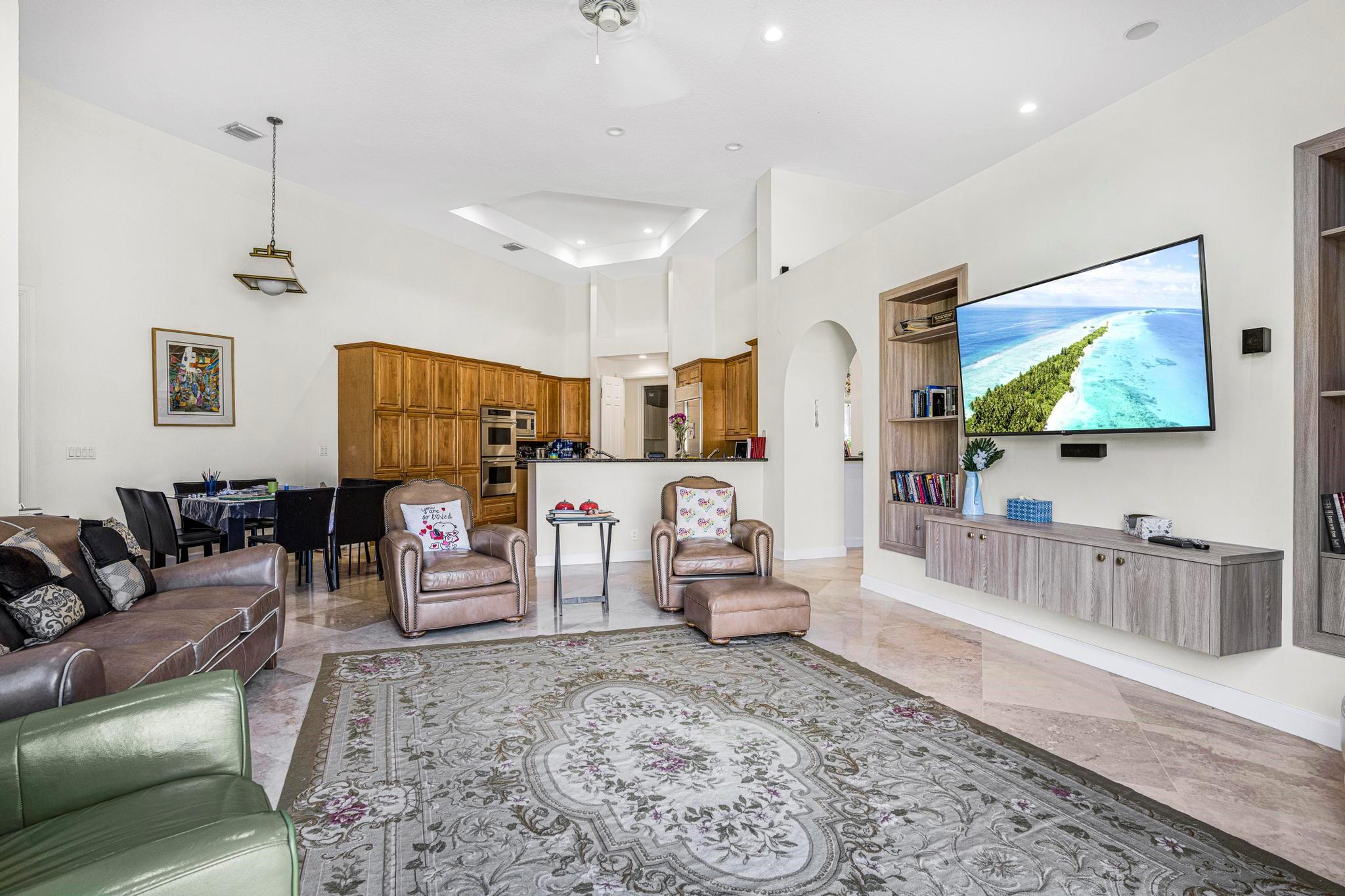 HOLLYWOOD OAKS - Residential
