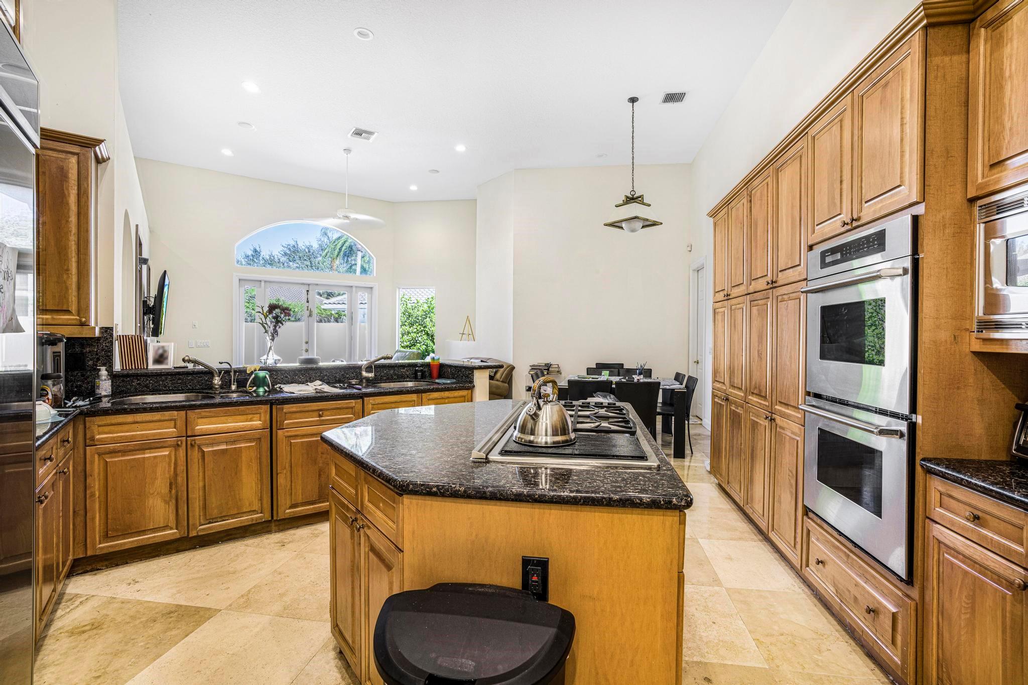 HOLLYWOOD OAKS - Residential