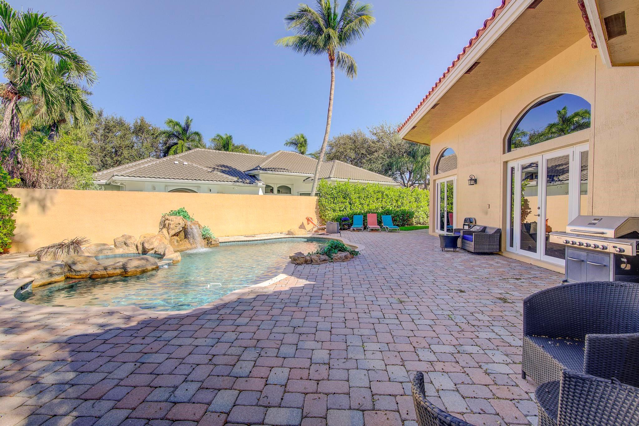 HOLLYWOOD OAKS - Residential
