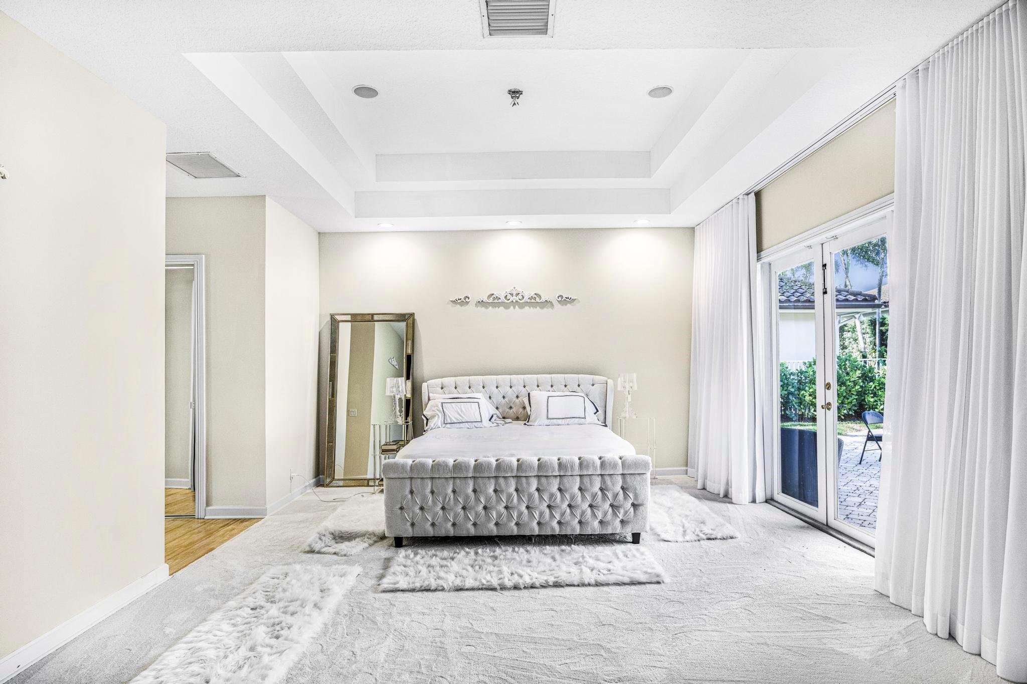 HOLLYWOOD OAKS - Residential