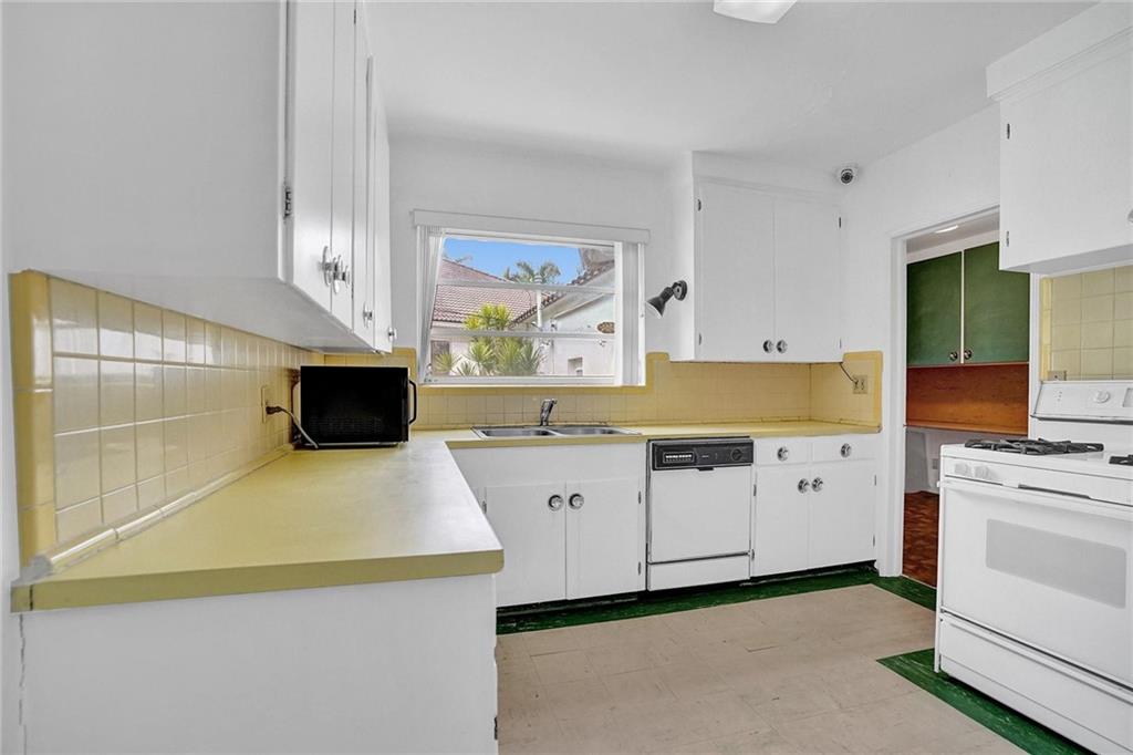 Hollywood Lakes Sec 1-32 - Residential