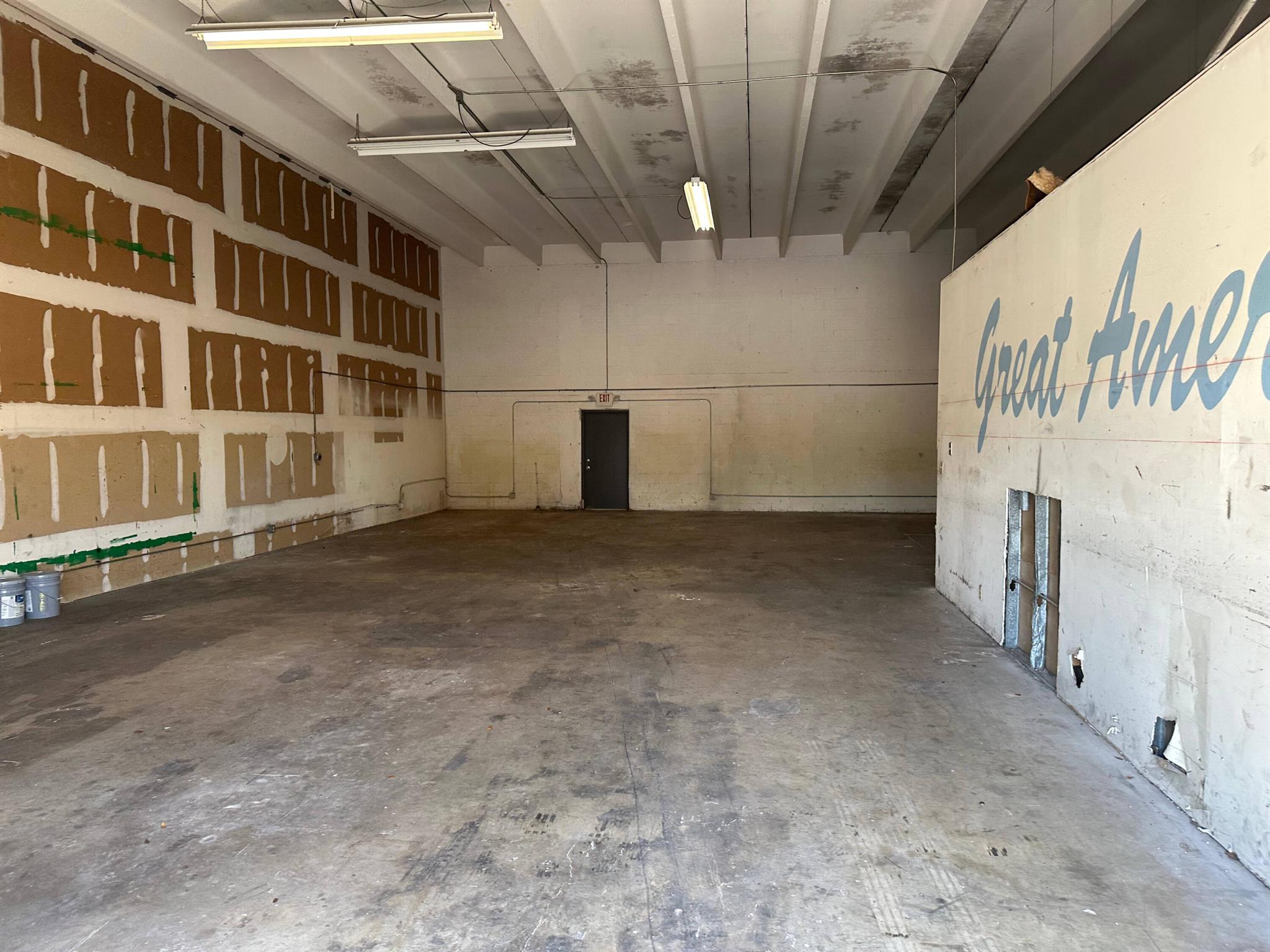 WOODLAWN - Commercial Lease