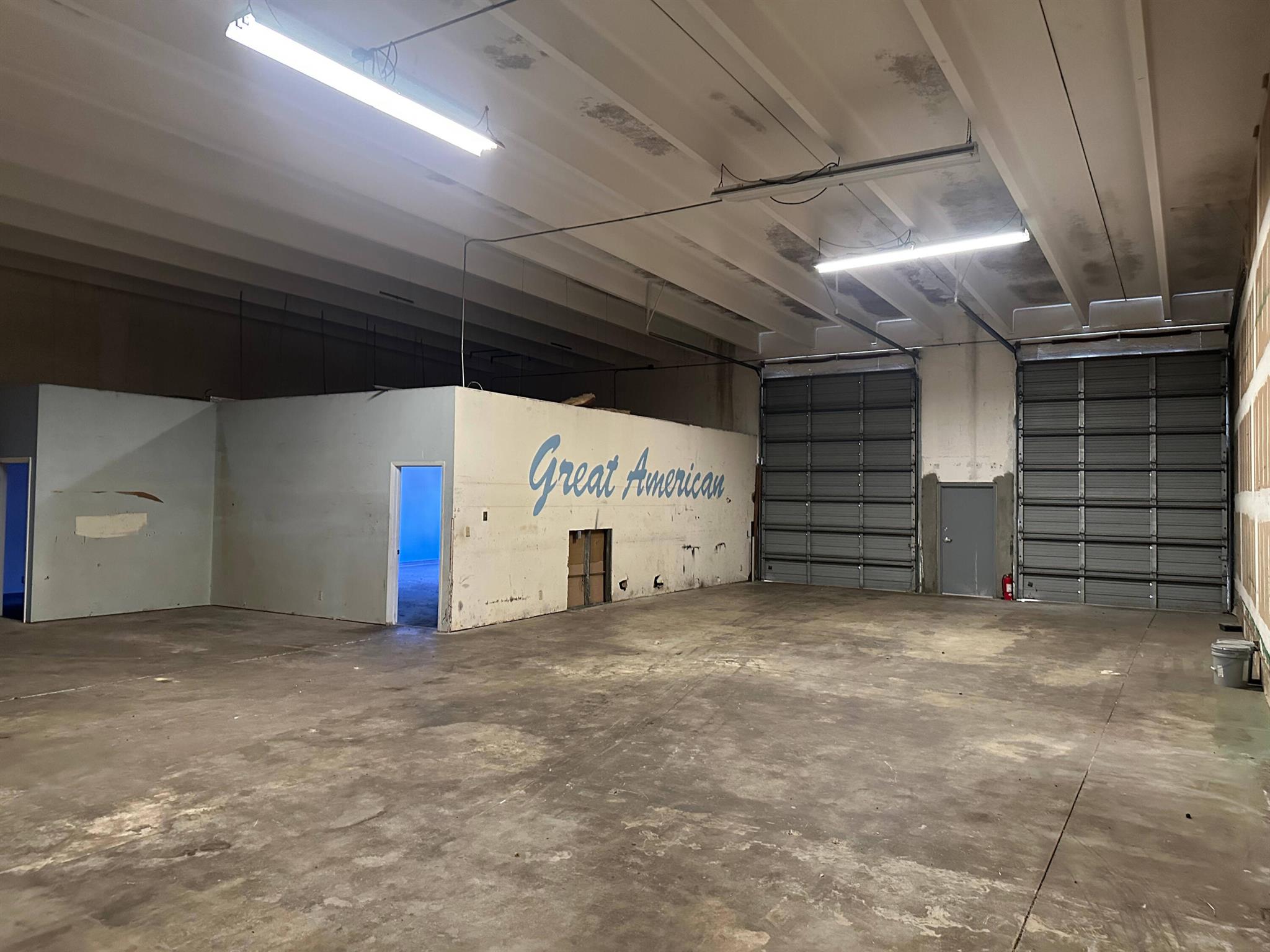 WOODLAWN - Commercial Lease