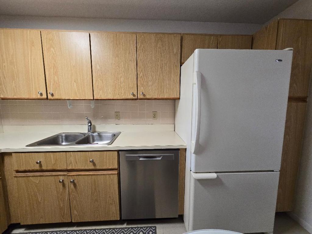 GOLDEN LAKES CONDO - Residential