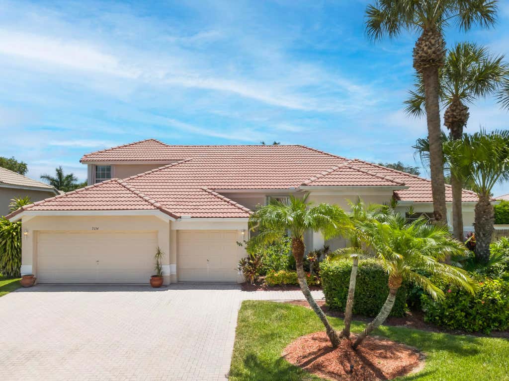 Photo of 7134 Brunswick Circle, Boynton Beach, FL 33472 (MLS # R11114653)