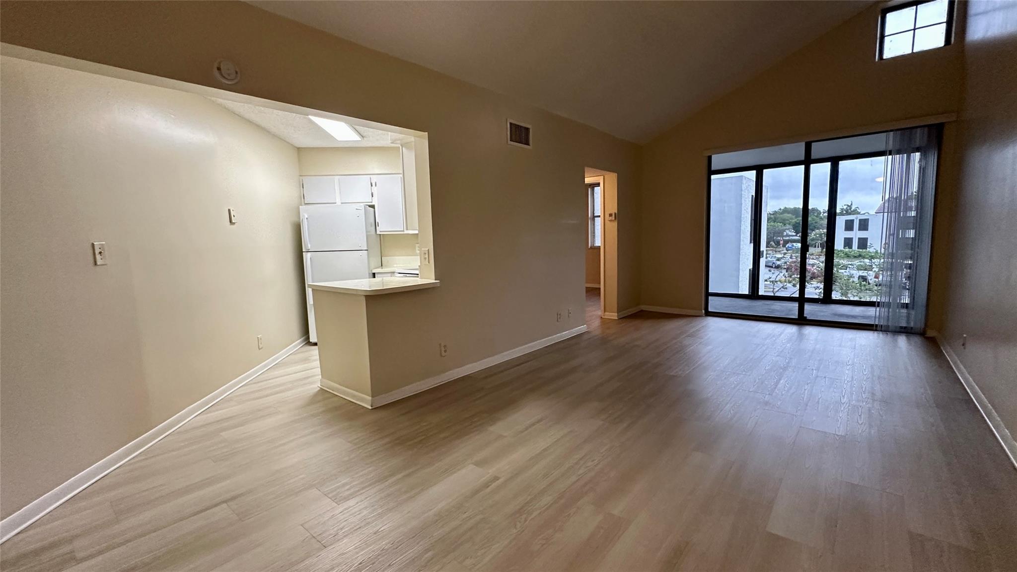 214 Lake Pointe Dr 201