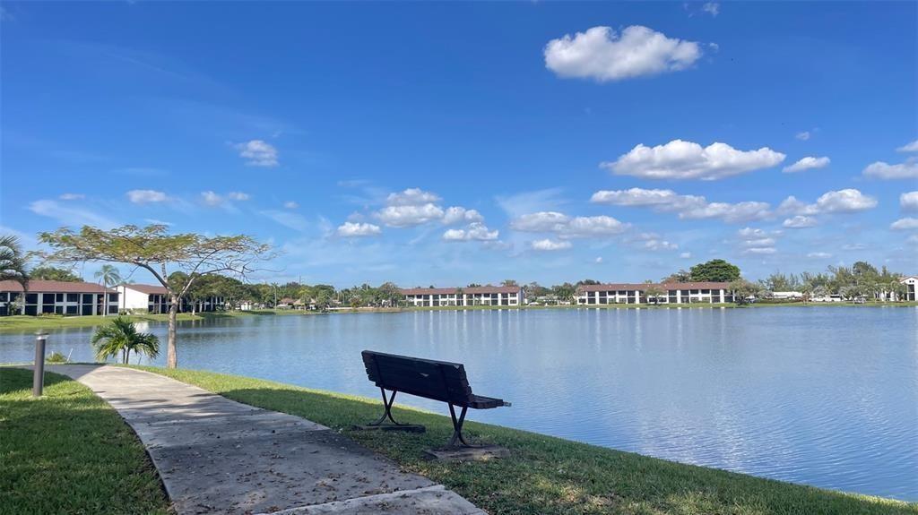 214 Lake Pointe Dr 201