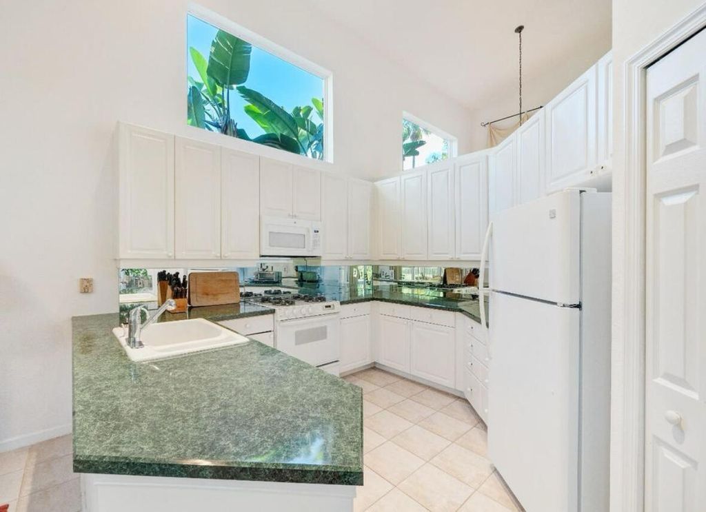 Photo of 324 Sunset Bay Lane, Palm Beach Gardens, FL 33418 (MLS # R10973701)