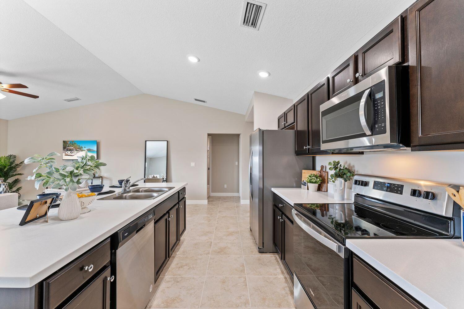 PORT ST LUCIE SECTION 6 - Residential Lease