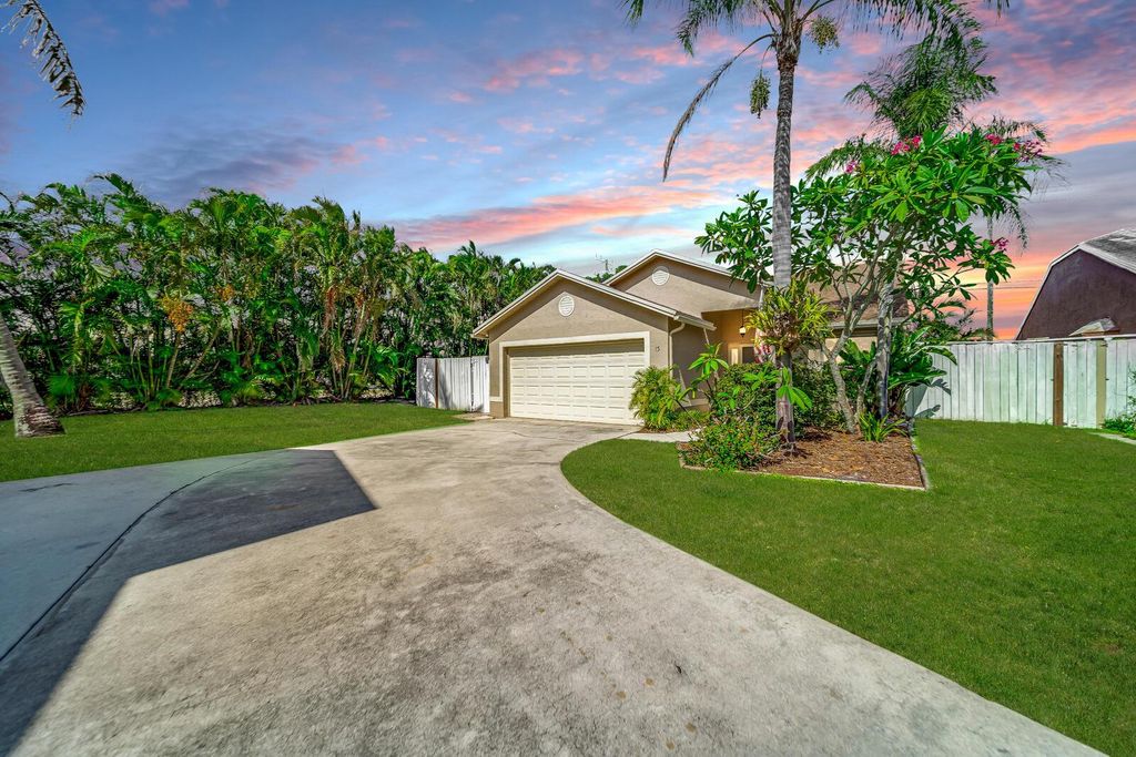 Photo of 13 Ripley Way, Boynton Beach, FL 33426 (MLS # R11008998)