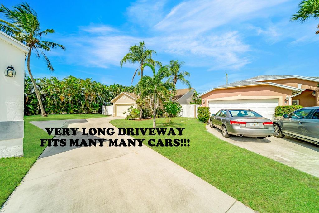 Photo of 13 Ripley Way, Boynton Beach, FL 33426 (MLS # R11008998)