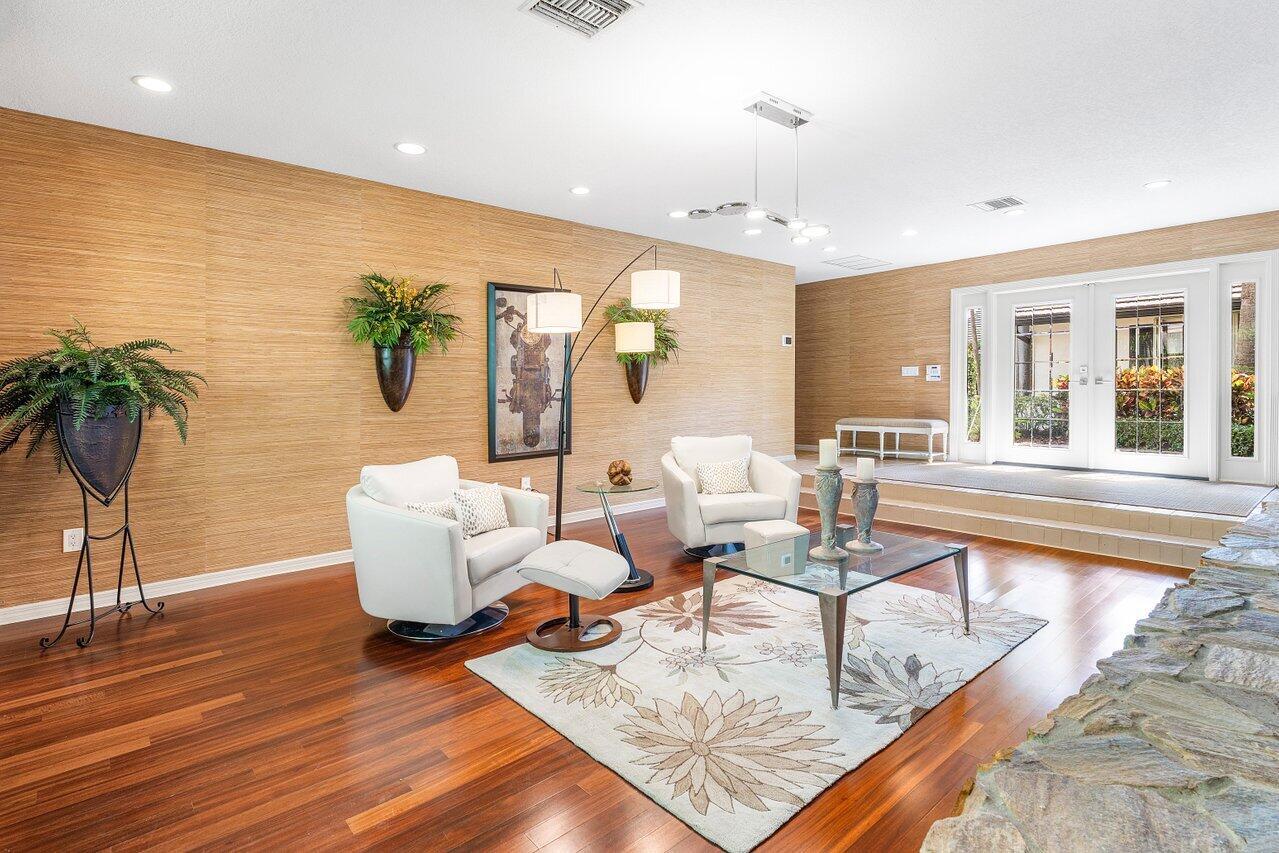 477 Glenbrook Drive