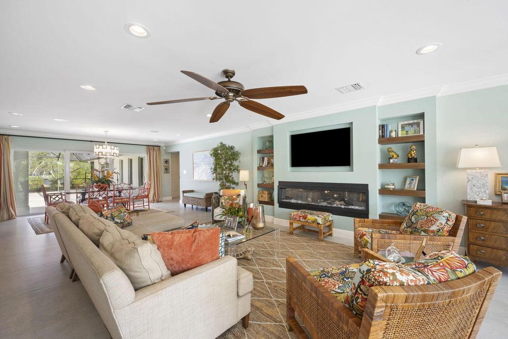 Photo of 35 SE Saddleback Road, Jupiter, FL 33469 (MLS # R11079402)