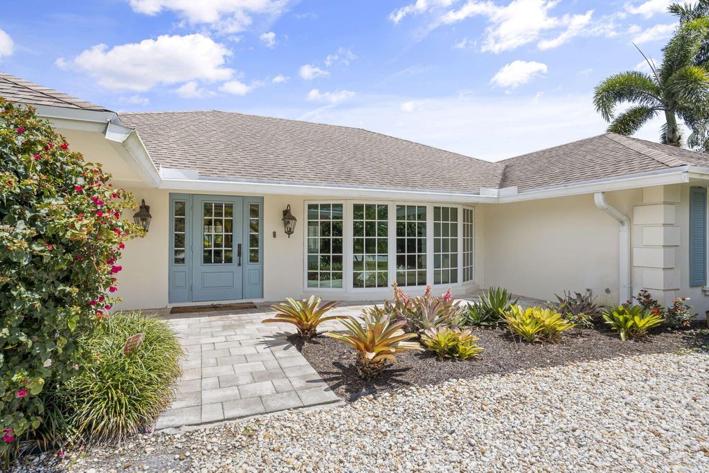 Photo of 35 SE Saddleback Road, Jupiter, FL 33469 (MLS # R11079402)