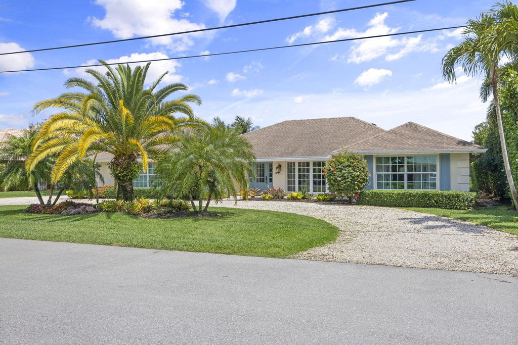 Photo of 35 SE Saddleback Road, Jupiter, FL 33469 (MLS # R11079402)