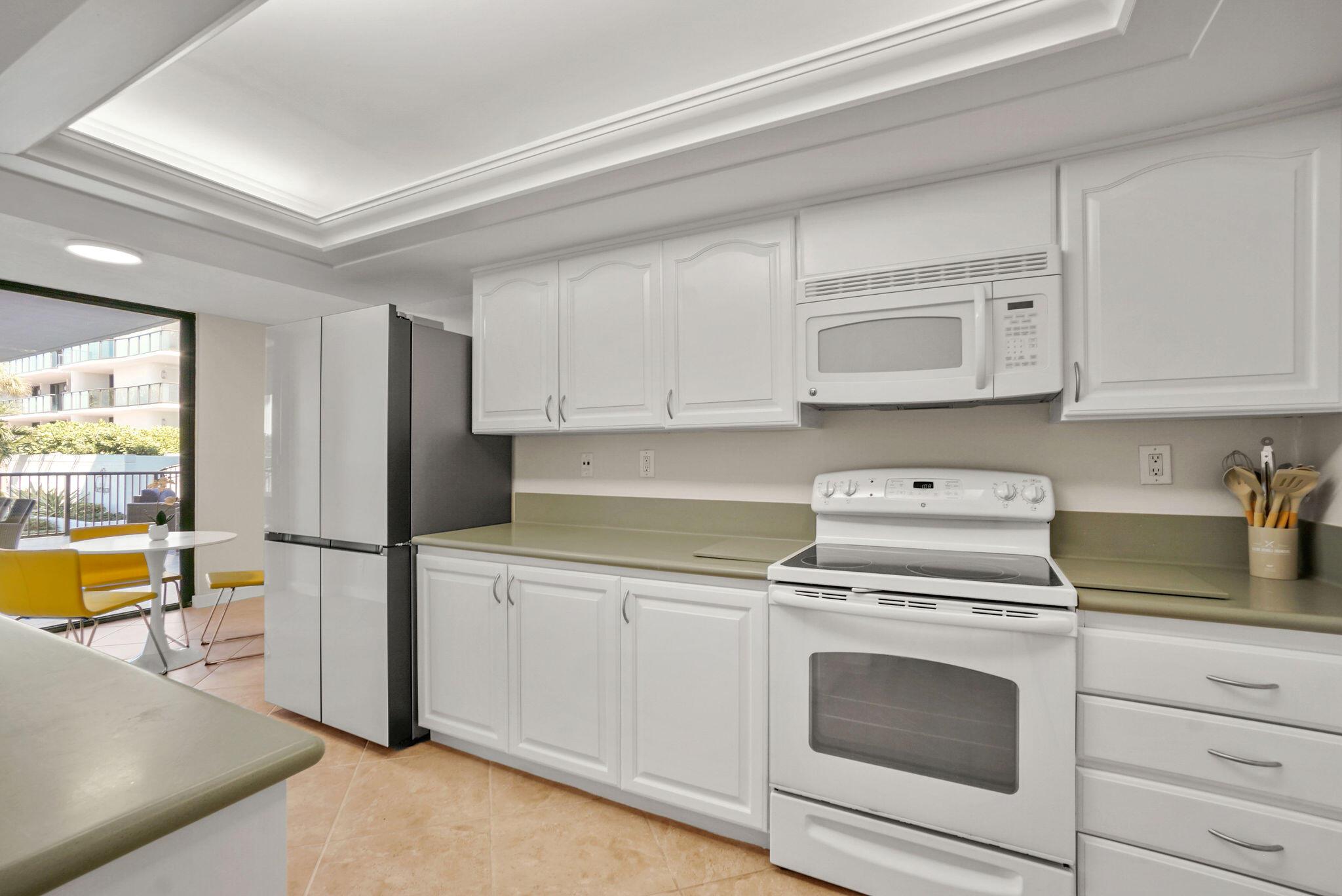 HALCYON OF PALM BEACH - Residential Lease