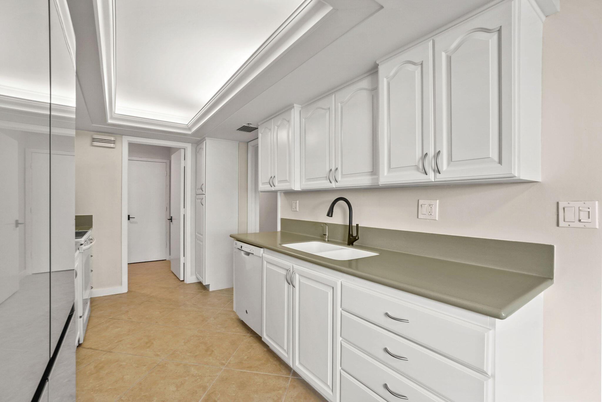 HALCYON OF PALM BEACH - Residential Lease