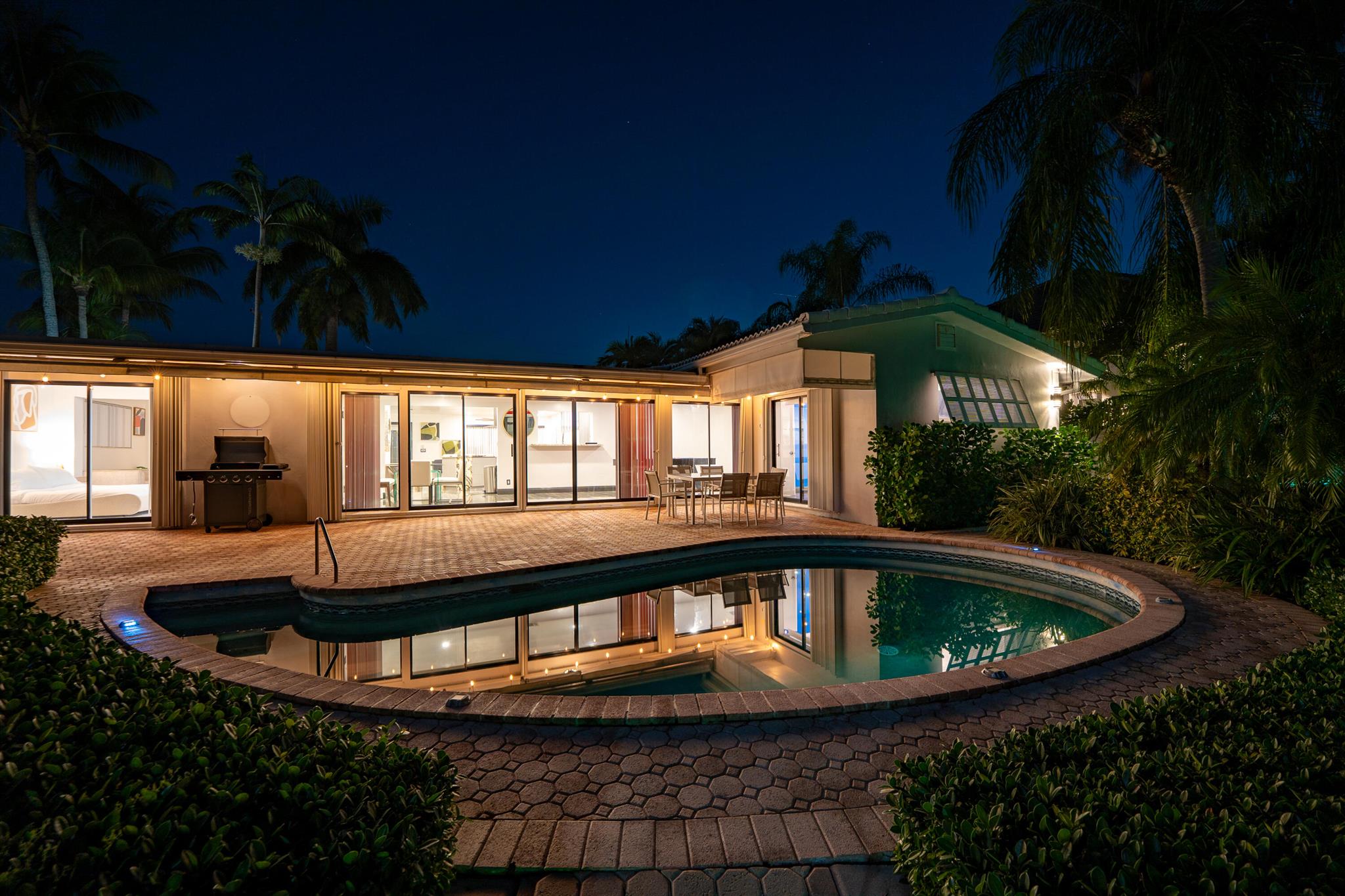 CORAL KEY VILLAS 5TH SEC - Residential Lease