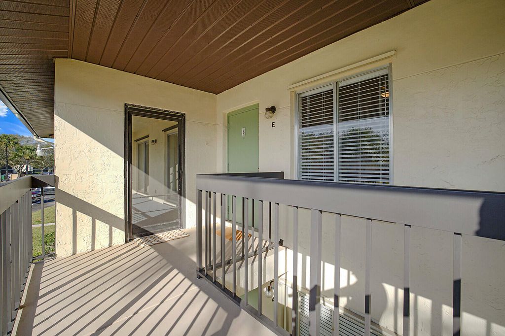 Photo of 6327 Chasewood Drive #E, Jupiter, FL 33458 (MLS # R11165403)