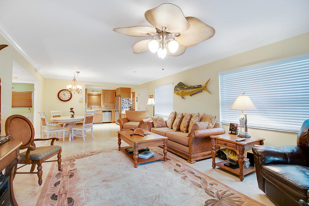 HAMPTON HOUSE CONDO - Residential