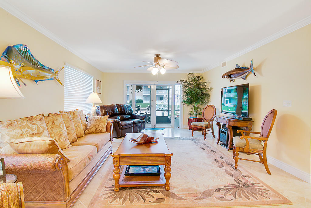 HAMPTON HOUSE CONDO - Residential