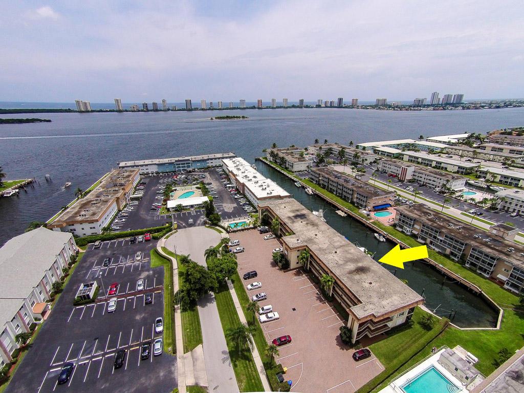 HAMPTON HOUSE CONDO - Residential