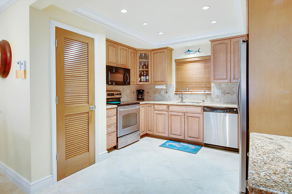 HAMPTON HOUSE CONDO - Residential