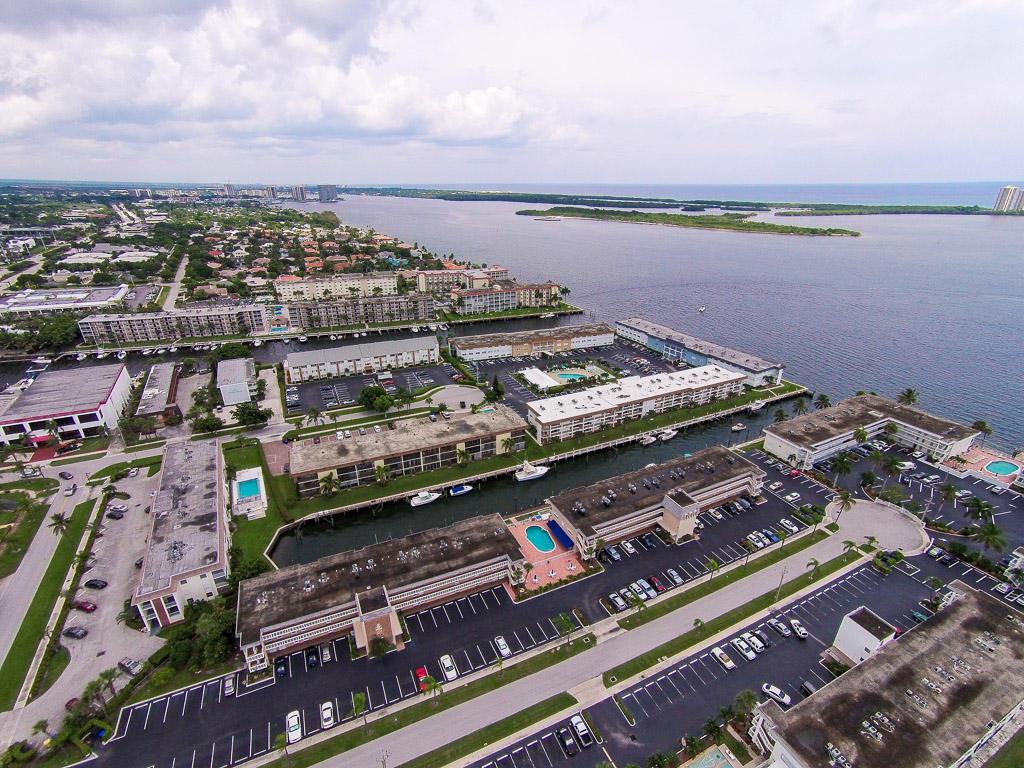 HAMPTON HOUSE CONDO - Residential