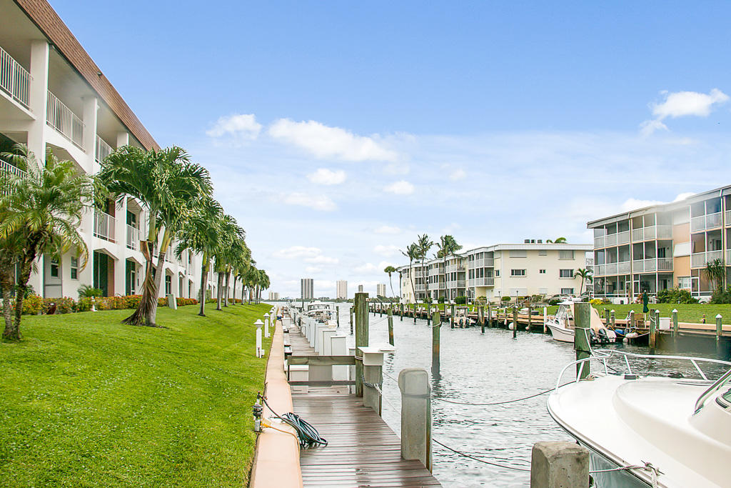 HAMPTON HOUSE CONDO - Residential