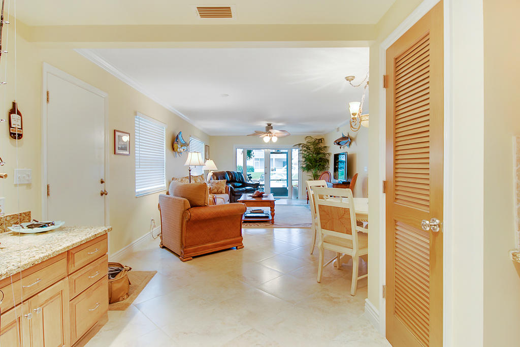 HAMPTON HOUSE CONDO - Residential