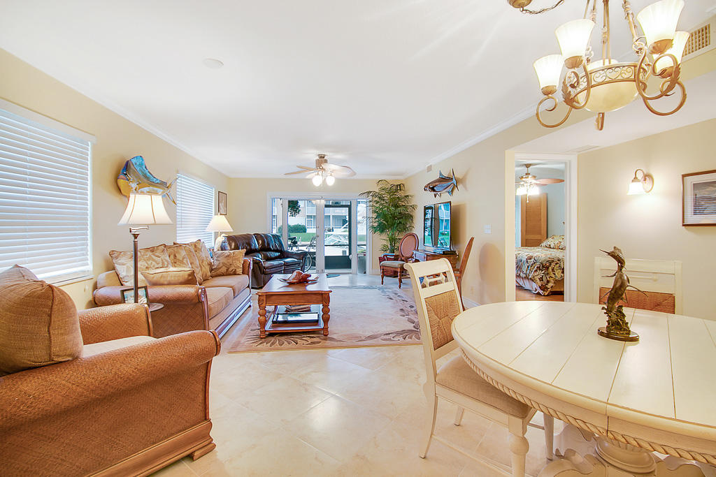 HAMPTON HOUSE CONDO - Residential