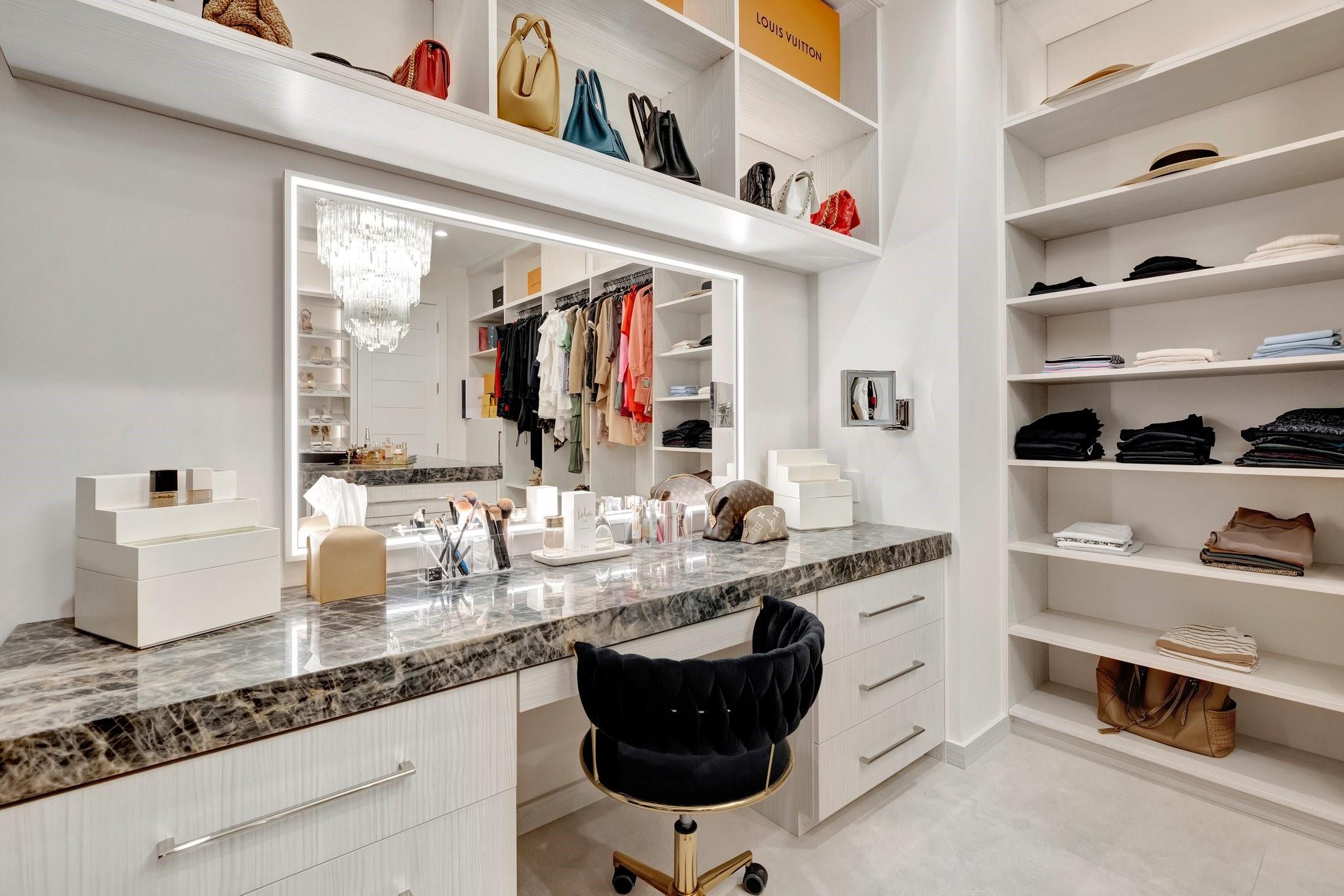 Las Olas - Residential