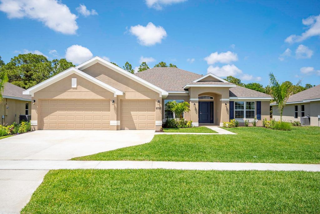 Photo of 216 NW Bayshore Boulevard, Port Saint Lucie, FL 34952 (MLS # R10995094)