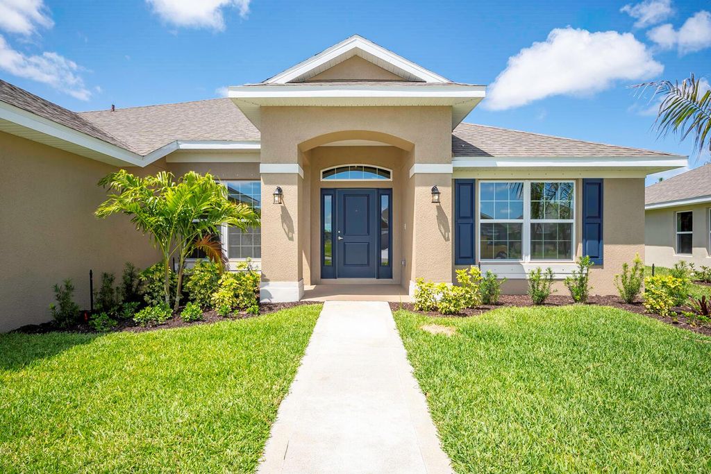 Photo of 216 NW Bayshore Boulevard, Port Saint Lucie, FL 34952 (MLS # R10995094)