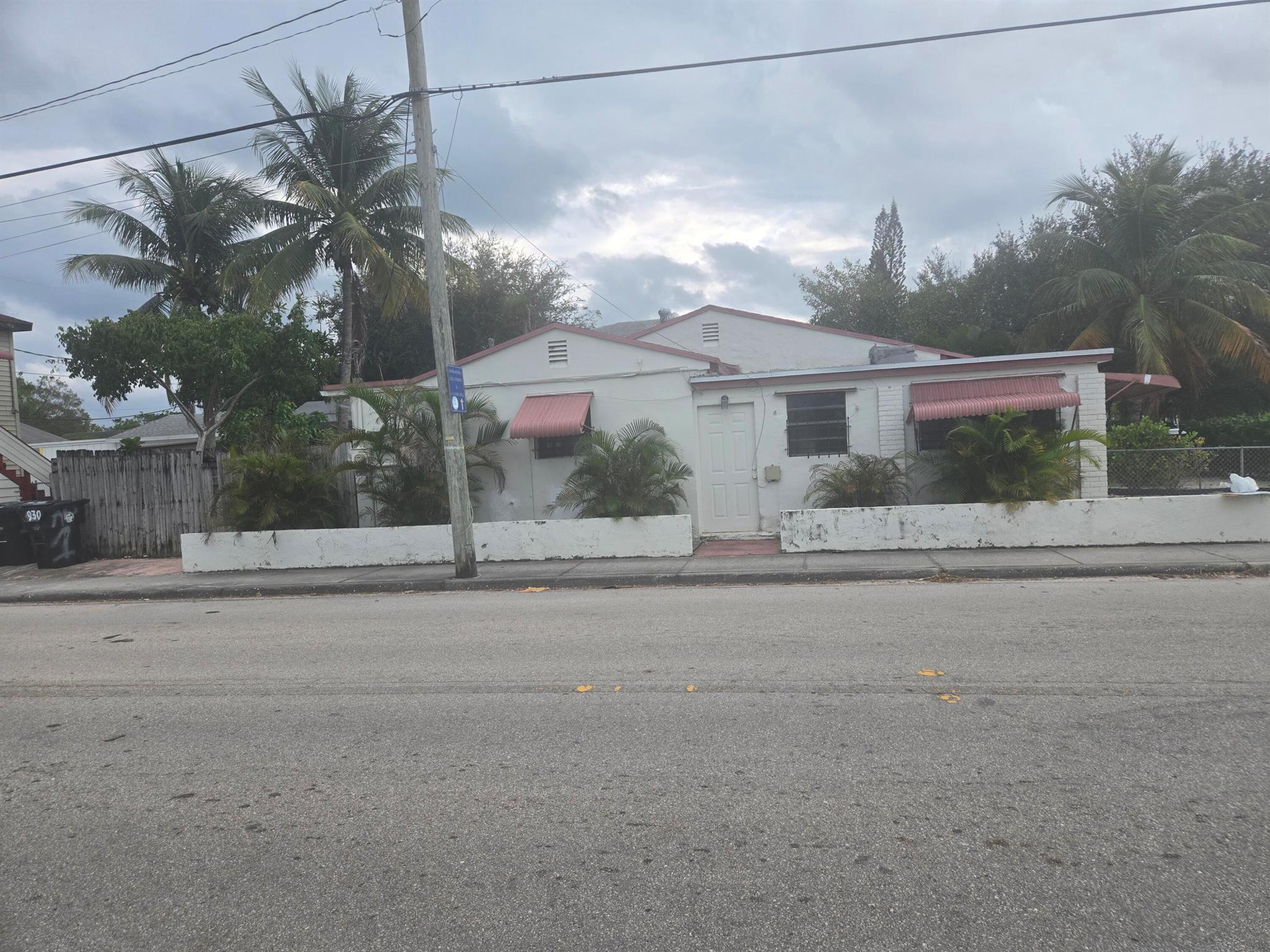 LAKE WORTH TOWN OF - Residential Lease