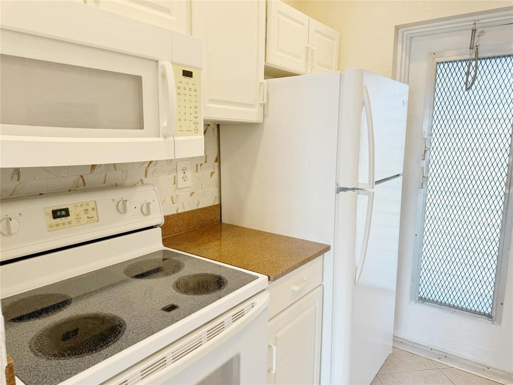 LEISUREVILLE LAKE CONDO - Residential Lease