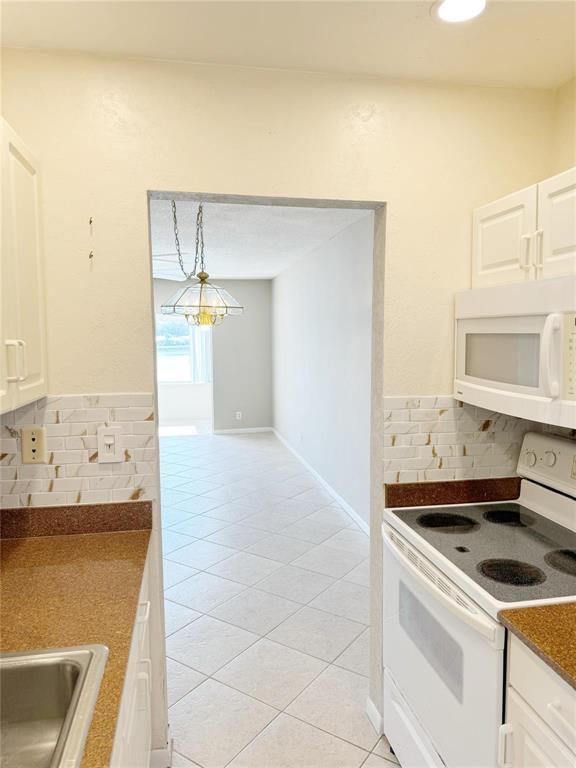 LEISUREVILLE LAKE CONDO - Residential Lease