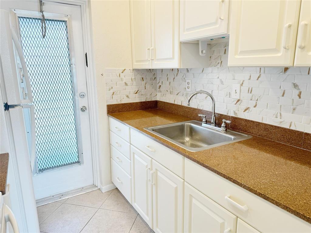 LEISUREVILLE LAKE CONDO - Residential Lease