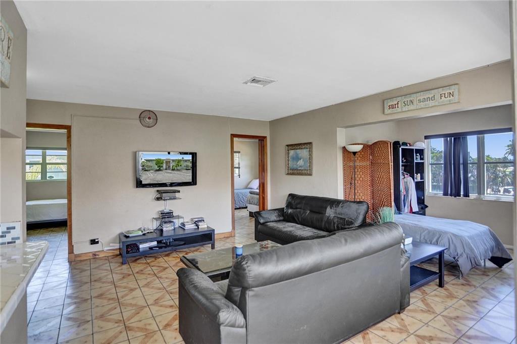 SANTA BARBARA SHORES - Residential Income