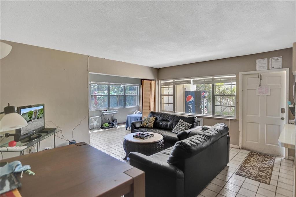 SANTA BARBARA SHORES - Residential Income