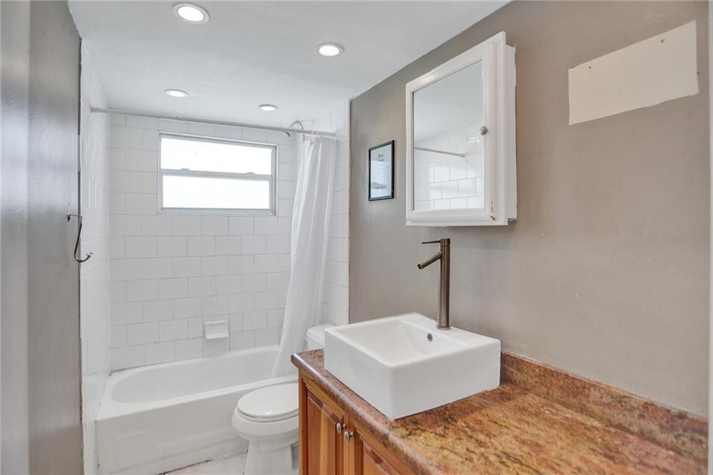 SANTA BARBARA SHORES - Residential Income