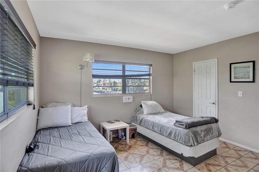 SANTA BARBARA SHORES - Residential Income