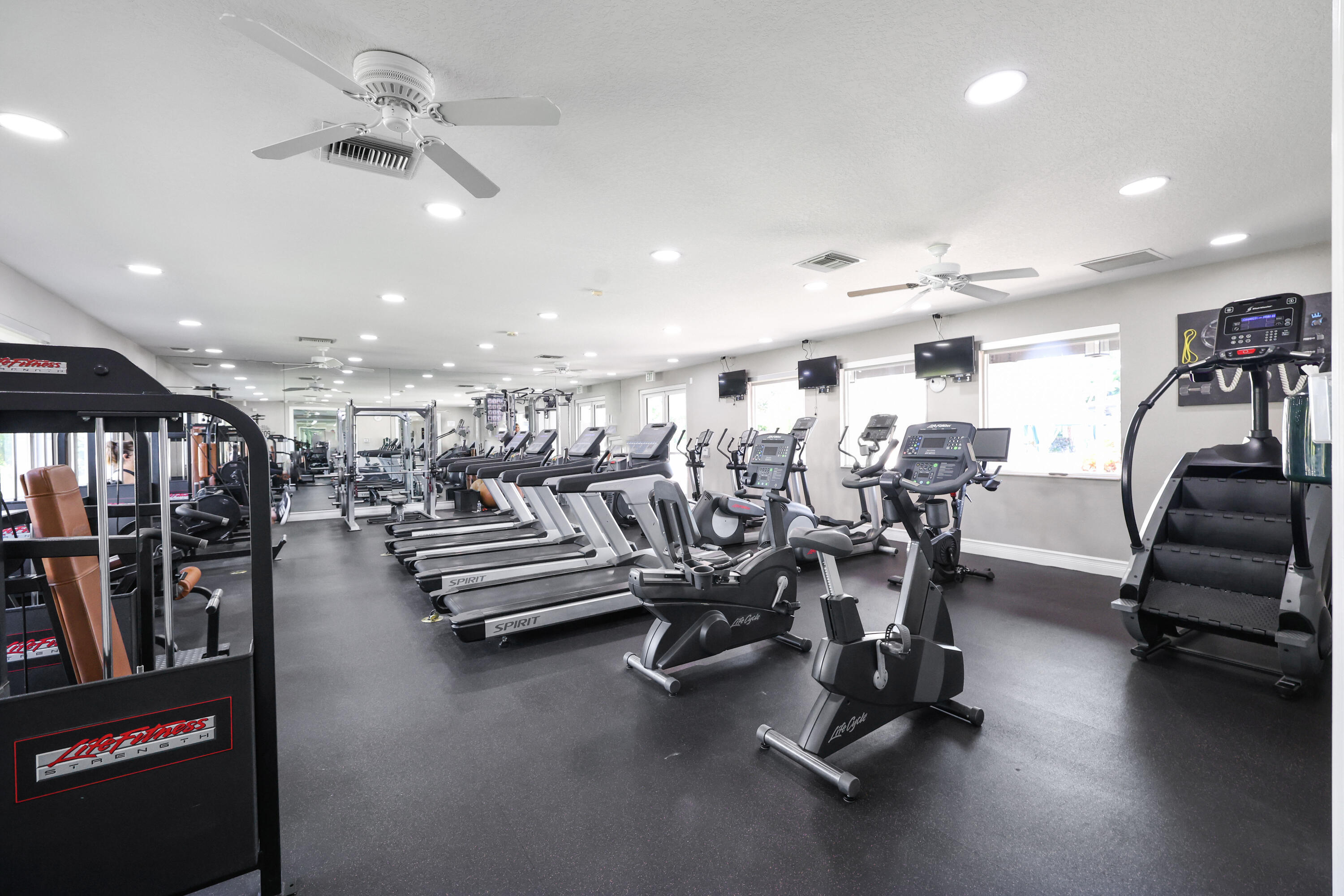 SATURNIA - Residential