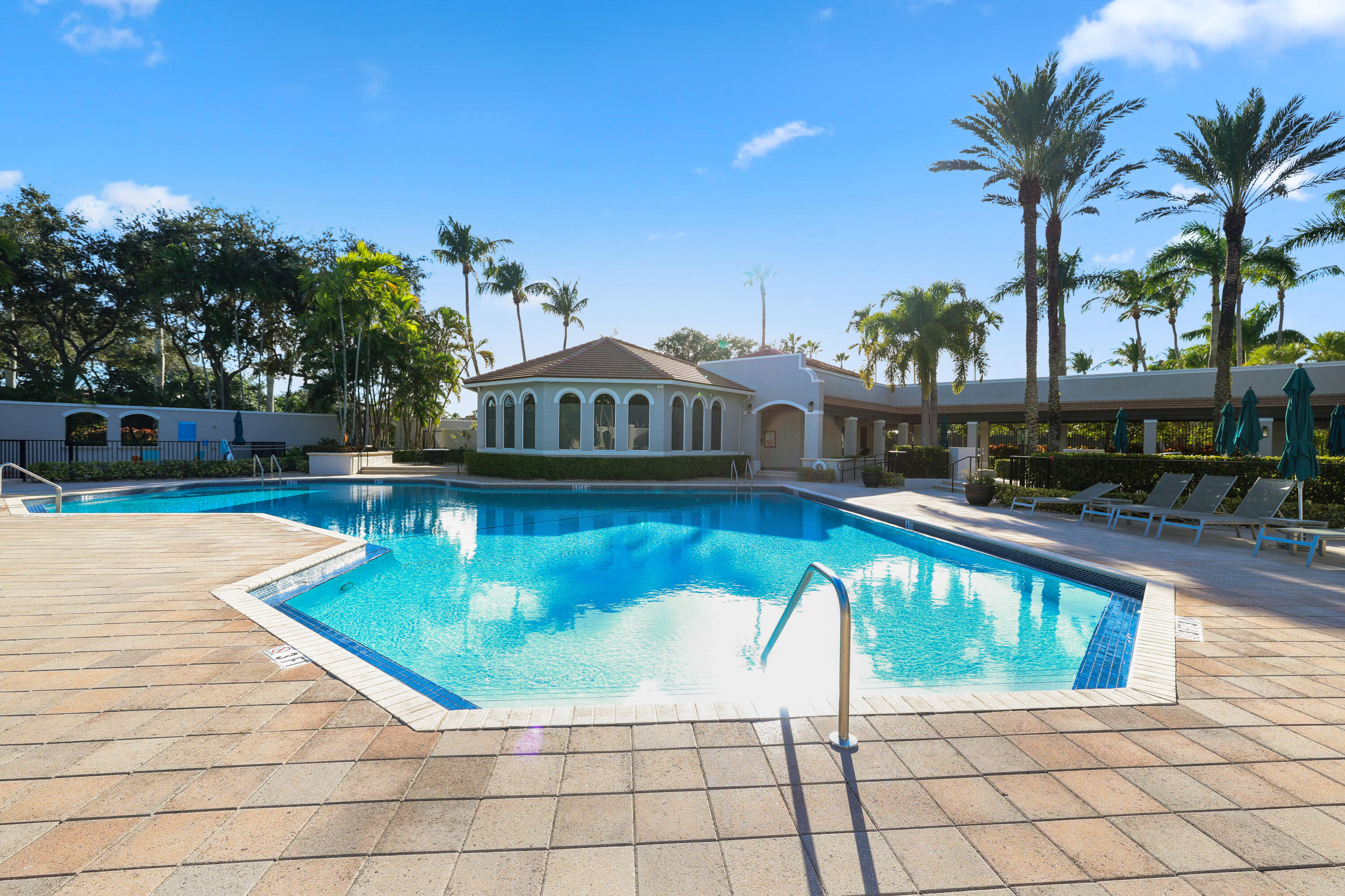 SATURNIA - Residential