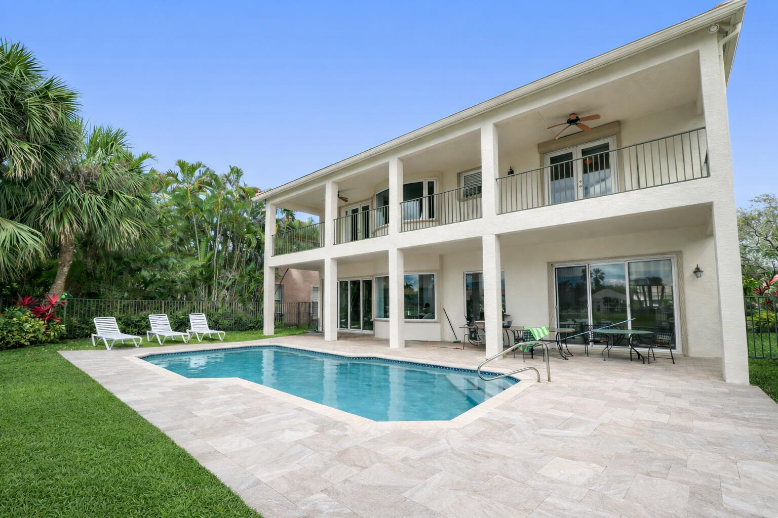 SATURNIA - Residential