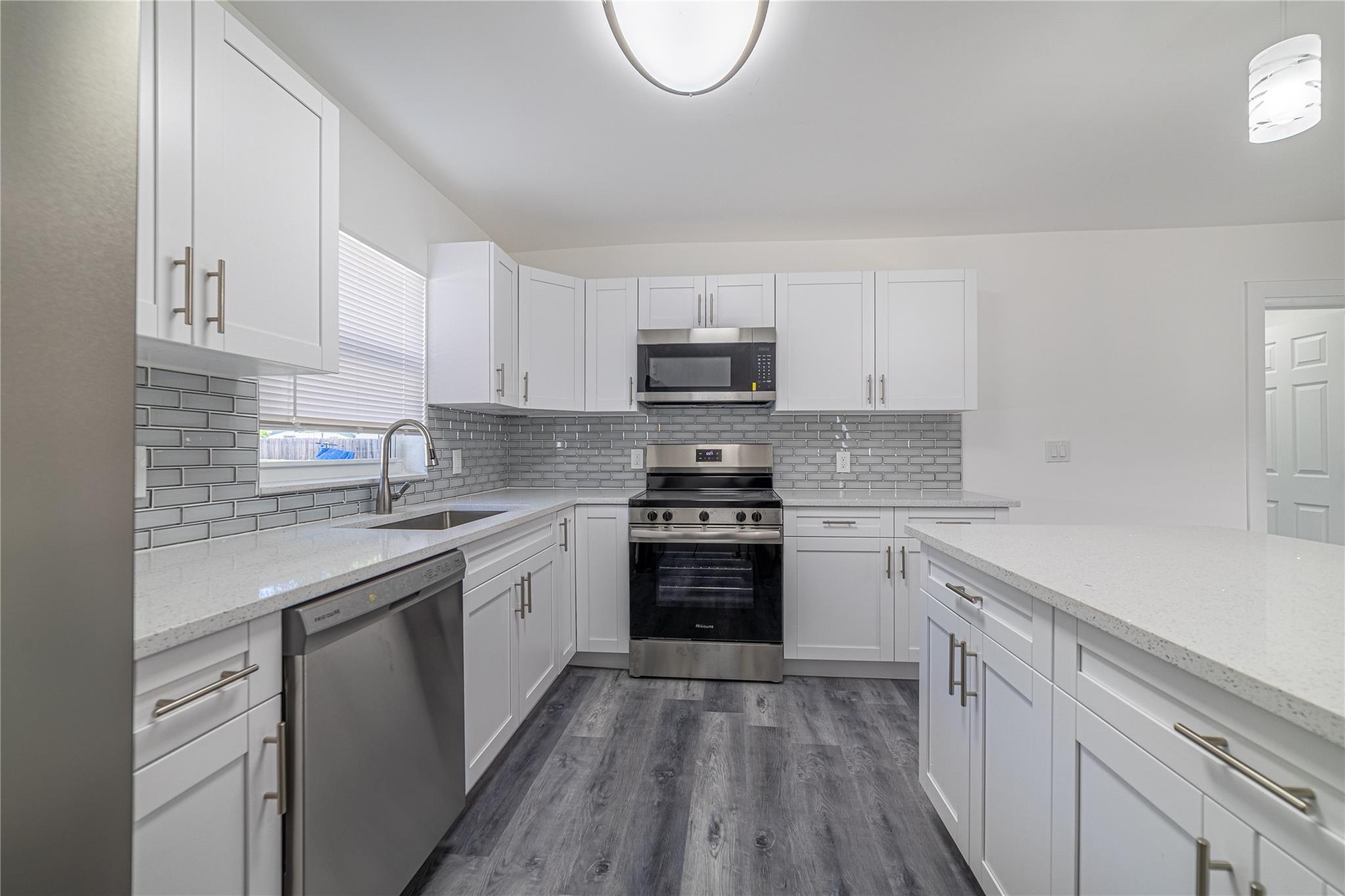 Commonwealth Manor 75-29 - Residential