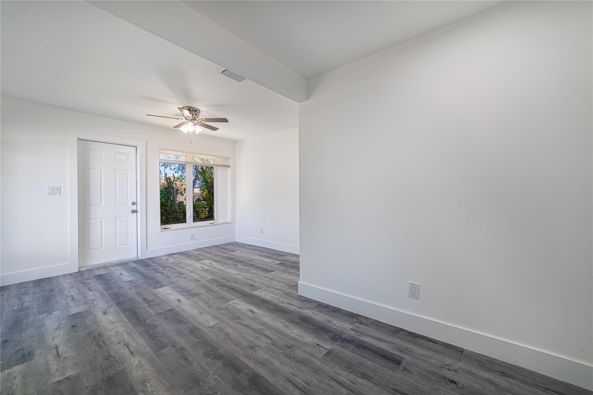Commonwealth Manor 75-29 - Residential